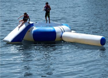 Màu xanh ngoài trời trampoline nước inflatable, tùy chỉnh đồ chơi nước inflatable cho hồ