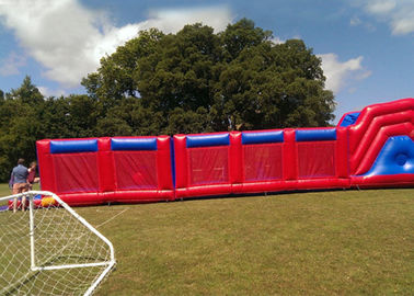 Trò chơi ngoài trời 0.55mm Các khóa học tấn công khổng lồ màu đỏ PVC Các khóa học chướng ngại vật bouncy inflatable