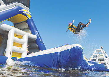 Đảo Wake Công Viên Nước Inflatable Bền Màu Xanh Inflatable Aqua Công Viên Cho Biển
