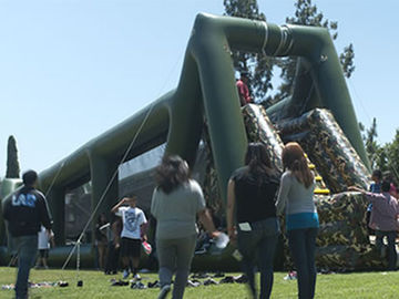 Cao 80ft màu xanh lá cây inflatable trò chơi thể thao dài khổng lồ inflatable dòng zip cho người lớn