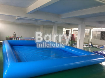 Bể bơi nước di động bền màu xanh cho trẻ em với đồ chơi nước bơm hơi