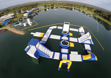 Tuyệt vời trẻ em khổng lồ công viên nước inflatable cho biển / đại dương 17x8m customzied