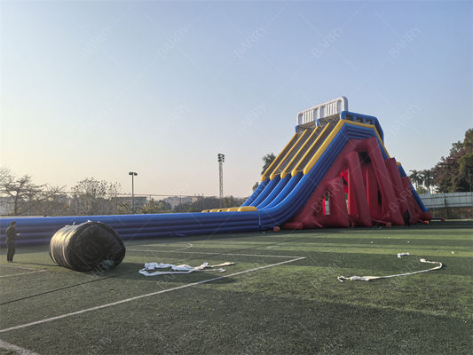 Bể trượt nước bơm hơi khổng lồ phiêu lưu tùy chỉnh màu đỏ 65x18x15m cấp thương mại cho người lớn