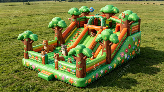 Đường đua chướng ngại vật bơm bằng động vật rừng thương mại với slide.