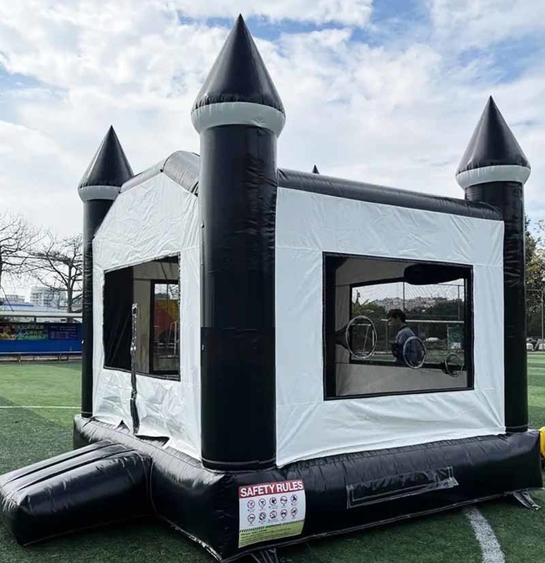 Trong nhà / ngoài trời Đen và trắng Tuxedo Bounce House Bánh trượt nước bơm cho bữa tiệc