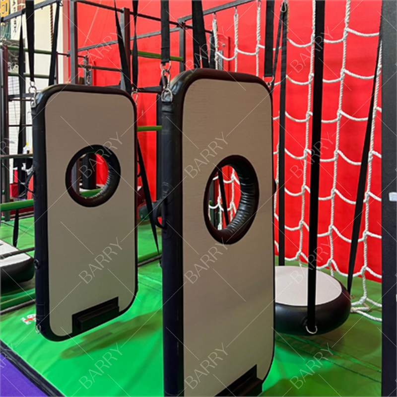 Thương mại Bounce House Air Door Ninja Warrior Trình trang bị sân chơi chướng ngại vật nổi cho người lớn trong nhà