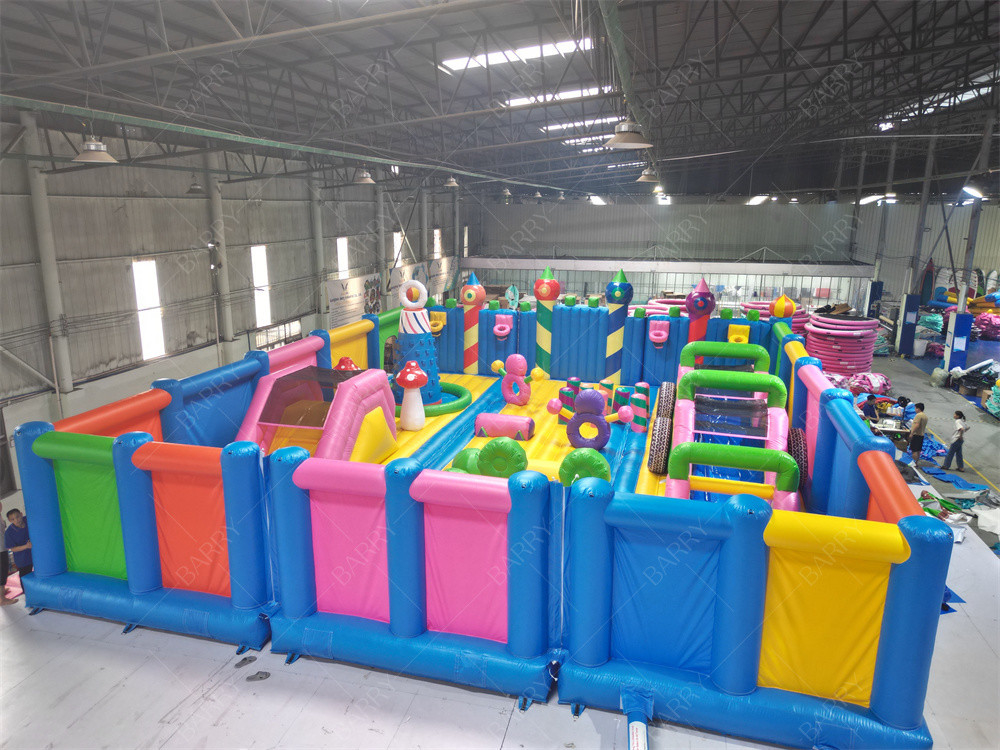 Custom World'S Biggest Kids Indoor Bounce House Công viên giải trí sân chơi hơi
