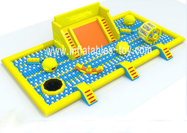 Công viên giải trí Inflatable mới nhất với bóng nhựa, đồ chơi bơm hơi Park For Kids