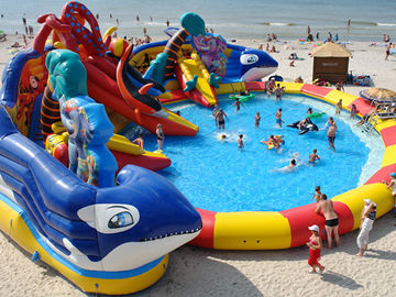 Tùy chỉnh khổng lồ bạch tuộc công viên nước, dolohin động vật inflatable công viên nước với hồ bơi lớn đồ chơi
