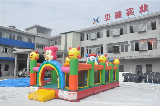 Nhảy đầy màu sắc Bounce House Lâu đài Bouncy có cầu trượt cho trẻ em ngoài trời