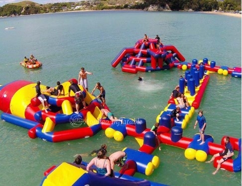 Công viên nước nổi bơm hơi khổng lồ tùy chỉnh Blow Up Aqua Park