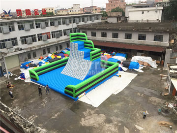 Màu xanh lá cây ngoài trời Inflatable leo tường trở ngại khóa học với dưới Mat