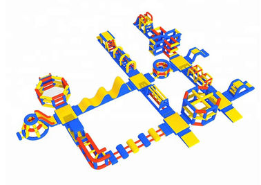 Floating Inflatable Water Park Giải trí Wake Island Inflatable Aqua Park cho bãi biển